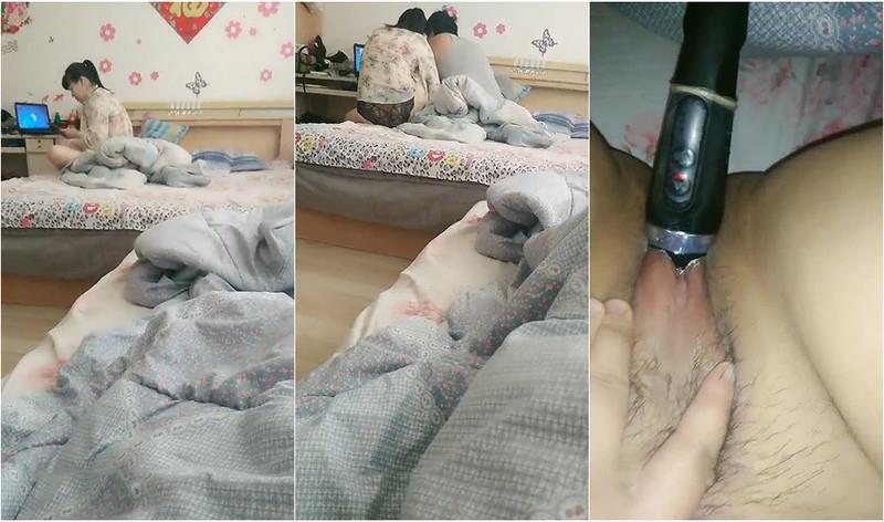 荒\誕單親家庭，大奶女兒和老媽一起下海，值播老媽和情人啪啪，自己在被窩玩震動棒