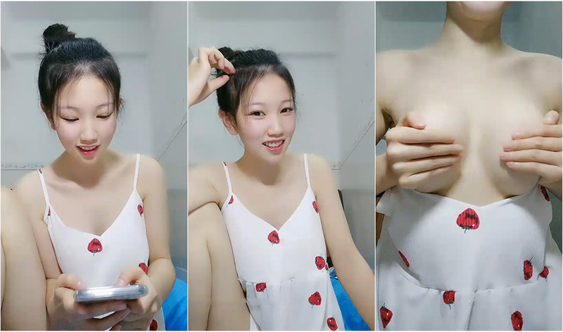 丸子頭草莓妹清純甜美可愛，喜歡玩遊戲，轉動轉盤，轉到哪裡給看那裡，小B無毛粉嫩