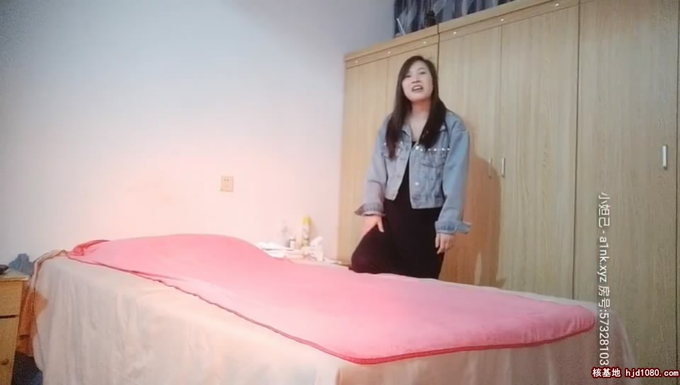 村長出擊路邊洗浴小會所服務非常不錯498的牛仔衣美女物美價廉