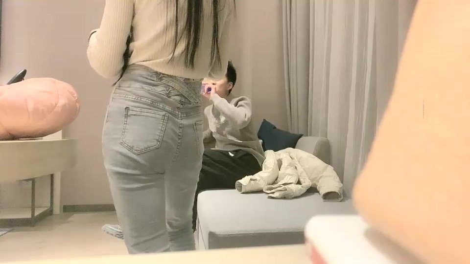 旺仔牛逼糖女探花約了個老哥沙發上啪啪，互舔口交翹起屁股後入抽插猛操