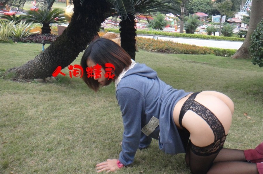網路瘋傳大膽性感美豔少婦人間精靈與情夫旅遊景點內當著遊客面各種真空露出