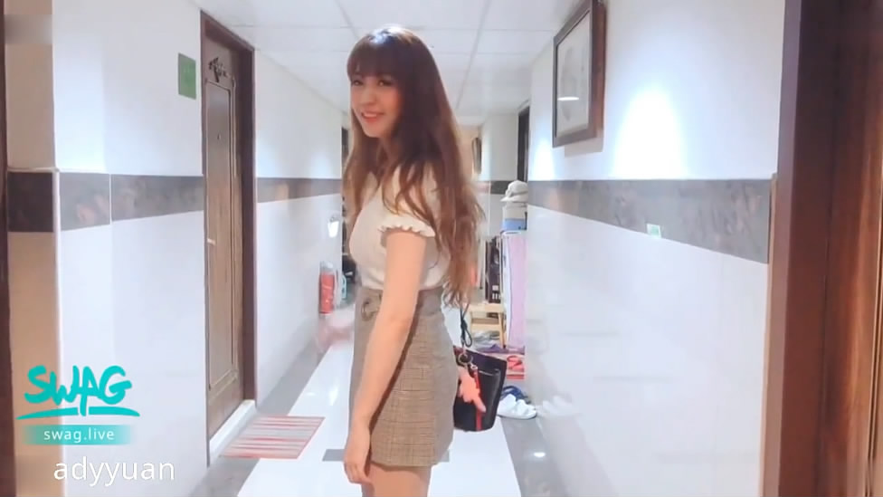 臺灣-高顏值大奶子性感美女色誘房主-各種體位啪啪啪還說用力全部射給我