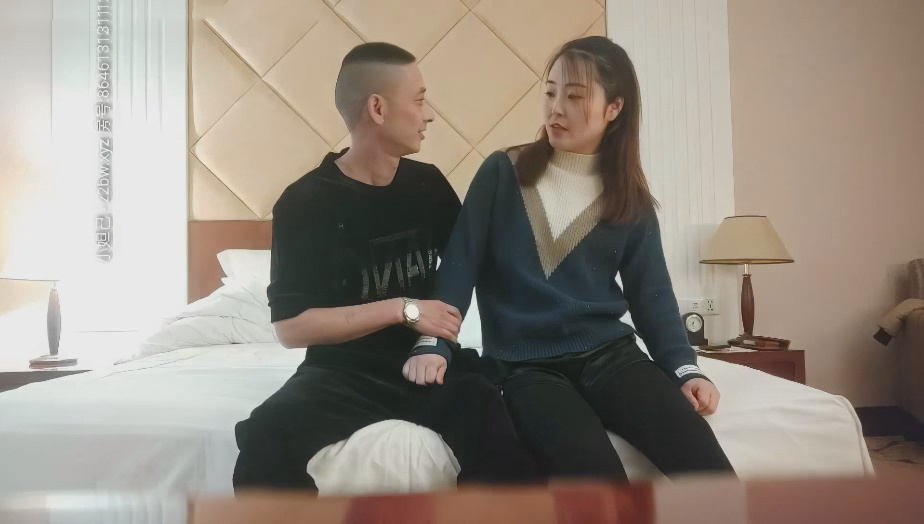 【利哥探花】良家氣質美少婦，白臀翹乳，正是如狼似虎性慾旺盛時期，風情萬種操起來配合度高