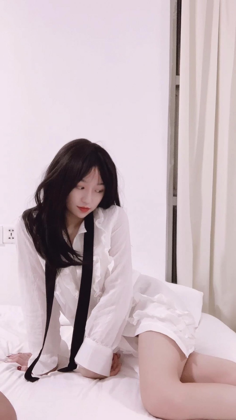 完美小姐姐，身材是那種嬰兒般地滑嫩，匹配大長雞巴，真的是最佳搭配！