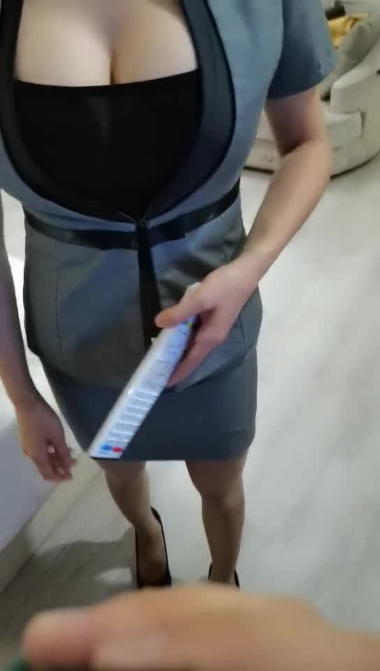 性感漂亮的爆乳酒店經理被客戶硬上