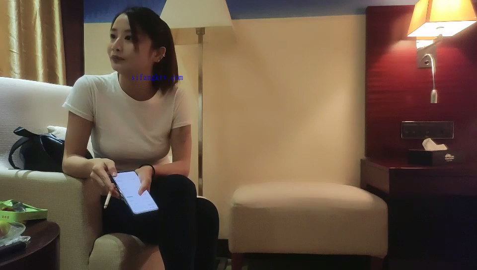 2021.8.15小馬尋花第二場約了一個苗條美乳少婦，配合度極高