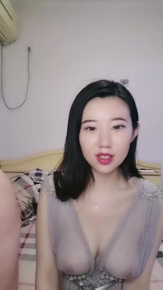 紅唇白皙大奶妹子性感透視裝居家夫妻啪啪大秀，69姿勢口交騎坐自己動大屁股上下套弄【MP4/844MB】