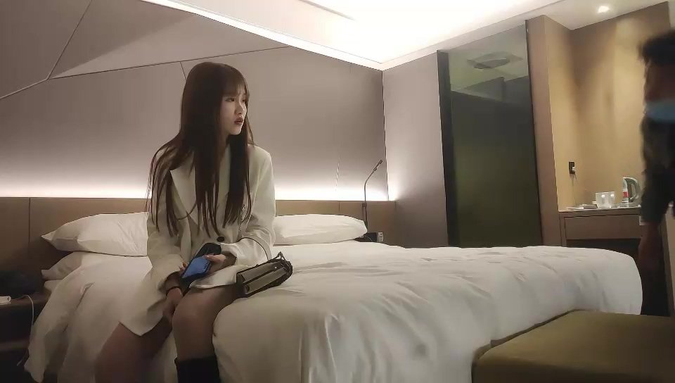 文軒探花今晚約了個顏值不錯白色外套花臂妹子啪啪，口交舔弄上位騎坐後人大力抽插猛操