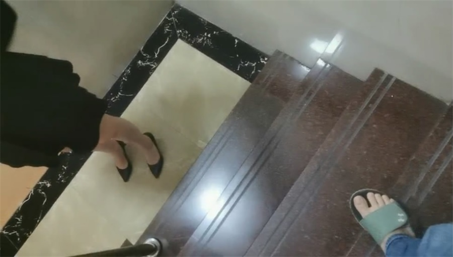 雞窩會所尋歡掛羊頭賣狗肉內含特殊服務制服高跟氣質雞對話逗死人嫖客嫌棄環境不好換成連鎖酒店激情肉戰
