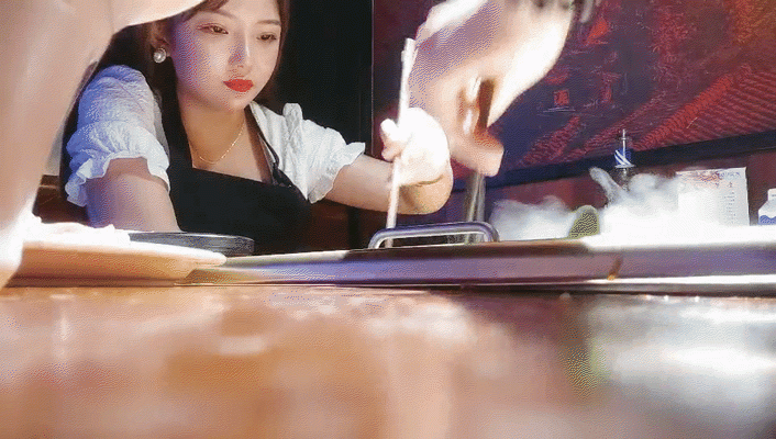 2021.8.29-31 三天 專約良家無套內射甜美小姐姐 ，撩起衣服吸吮奶子 ，掰穴舔逼大力猛操