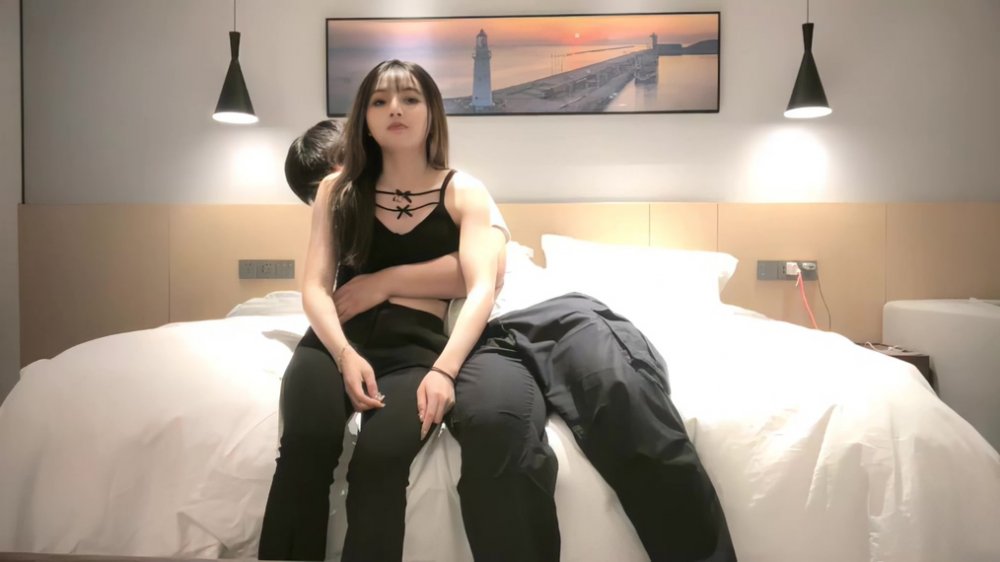 小寶尋花大神探花高素質大圈週邊妹，長相甜美脫掉內褲坐在身上舌吻調情