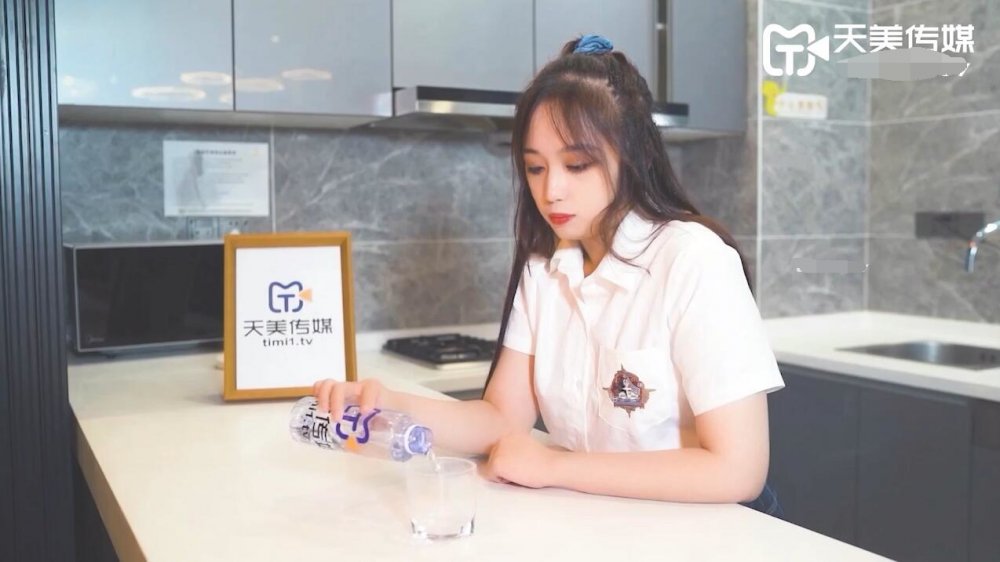 天美傳媒 TM0125 小夥英雄救美 美少女用肉體來報答