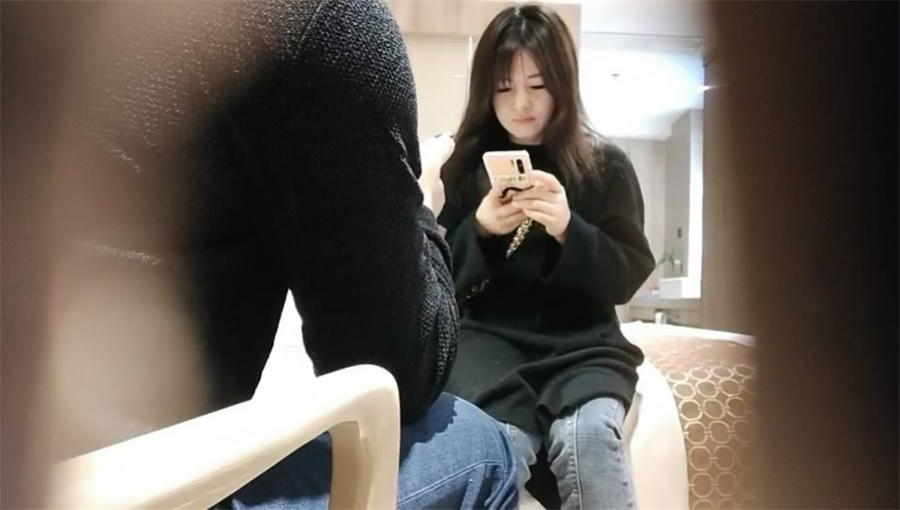 媒體編導畢業膚白貌美性格溫柔良家人妻型美少婦酒店援交妹子做愛很投入像情侶一樣享受爆操表情銷魂呻吟欲仙欲死