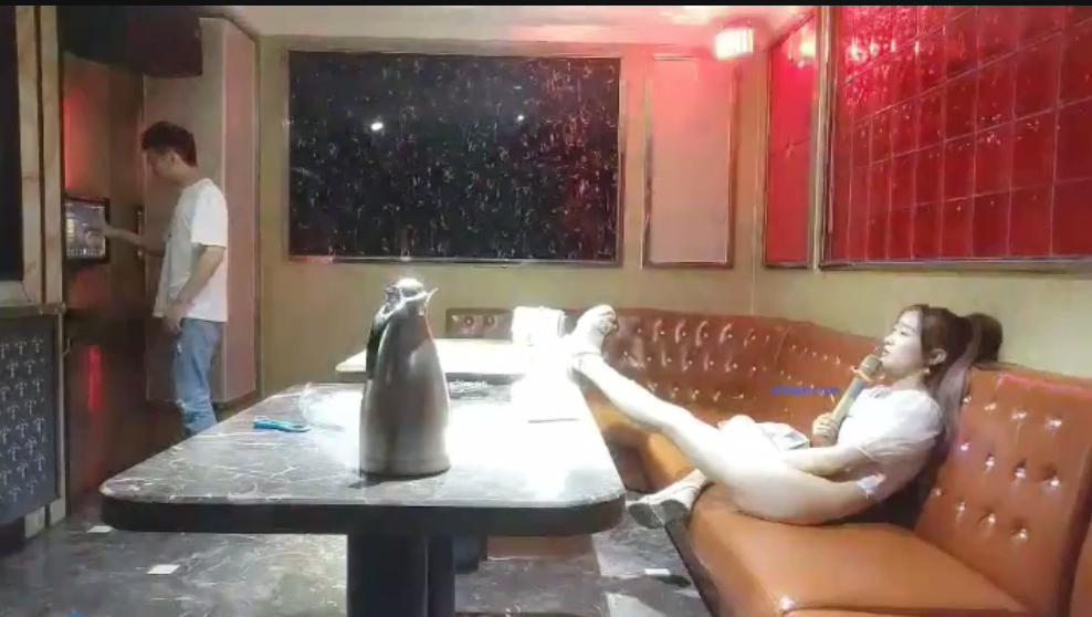 2021.9.14【探花炮哥】KTV包間干漂亮小姐姐前凸后翹浪勁十足