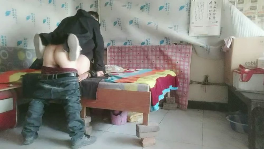 梁哥尋妹子10月7日城中村掃街連續搞了2炮一老一少第一位大長腿高冷年輕嫩妹長得不錯