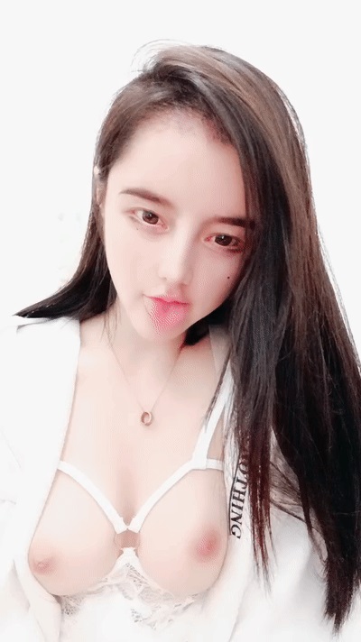 卡哇伊超嫩姐妹花雙女大秀白皙奶子誘惑露奶裝翹起屁股假屌抽插粉穴抹上乳液