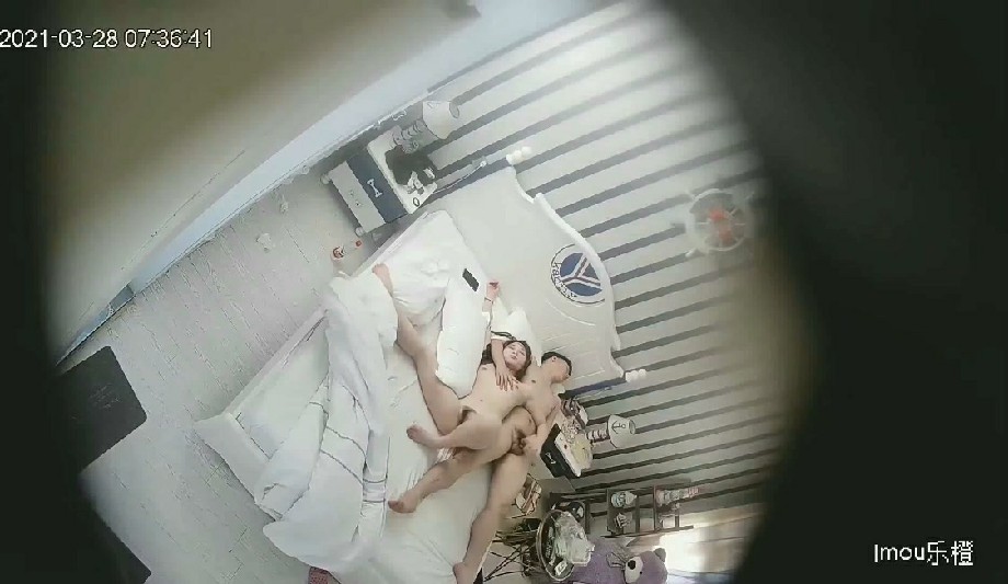 2021-03月樂橙雲船長主題房小情侶連續幹了3炮筋疲力盡美女真不錯肏的床咣咣響