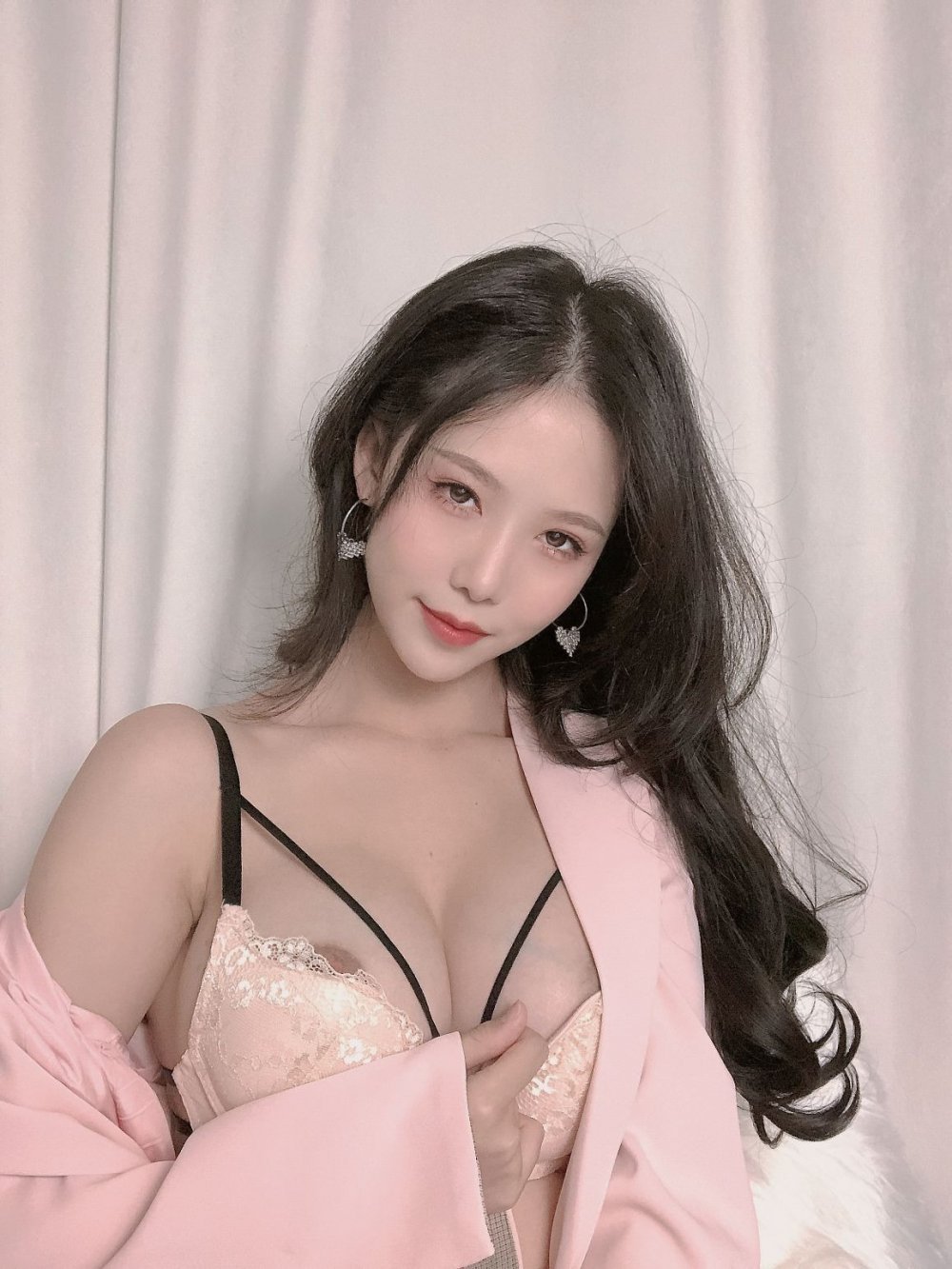 抖娘利世-粉色西裝 [26P]