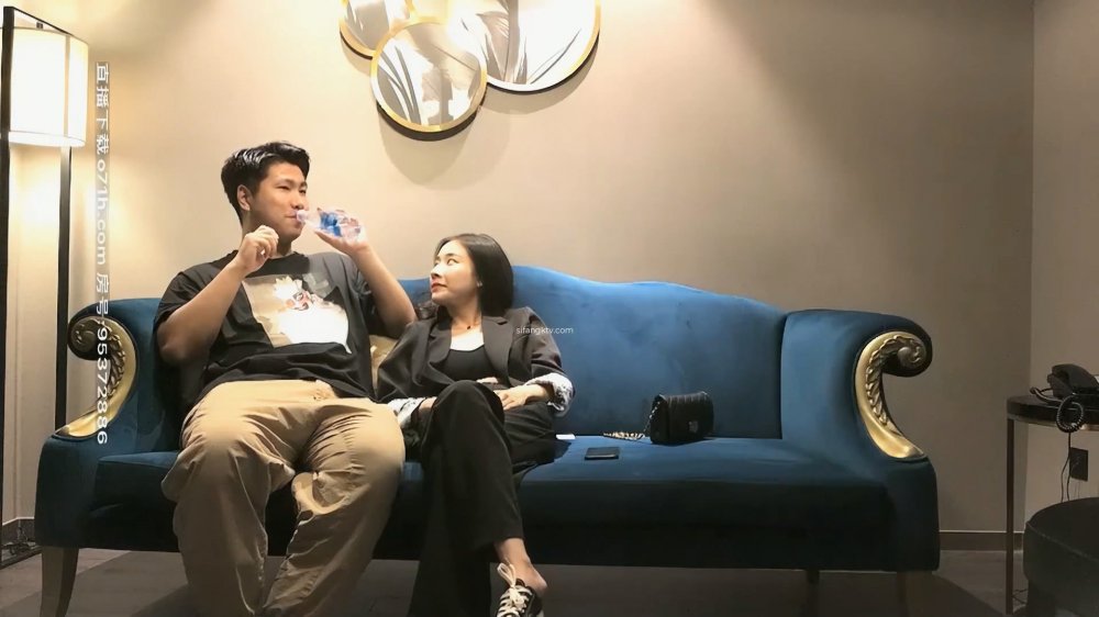 2020.8.28【AI高清】小寶尋花約性感大長腿紋身黑衣妹舌吻摸逼猛操