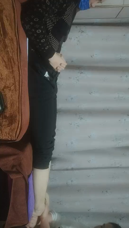 專攻足浴按摩，過年不休息的大胸熟女，按摩放鬆后，發紅包同意啪啪，69口交怒射一炮爽了
