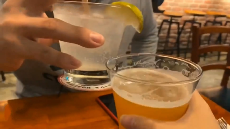 溫柔漂亮大奶同事美女姐姐週末約我吃飯帶我去她住所做愛平時一本正經想不到這麼主動饑渴中出內射