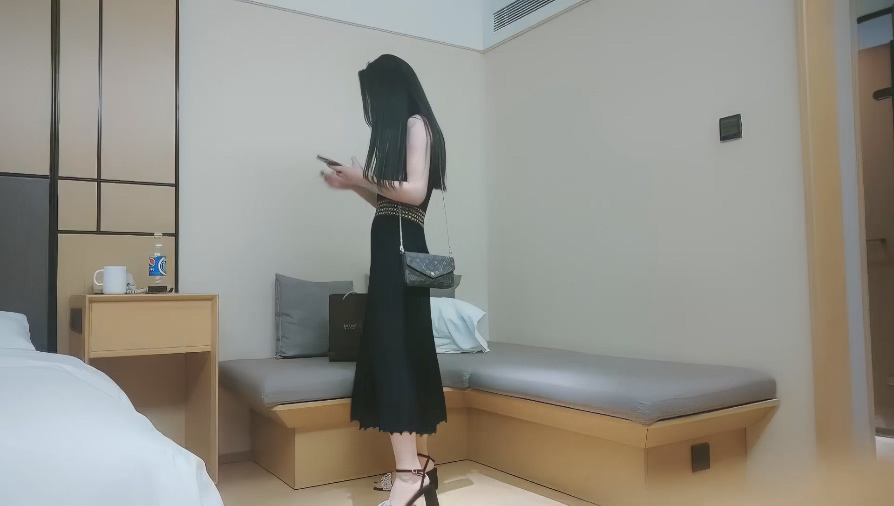 3000網約極品週邊女神，禦姐范大長腿，黑絲情趣，啪啪激情四射