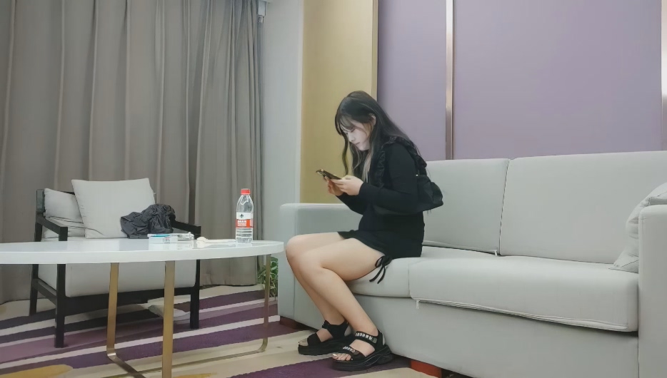 暑假賺外快，甜美溫柔今夜男友不在家，害羞靦腆做愛投入，物超所值