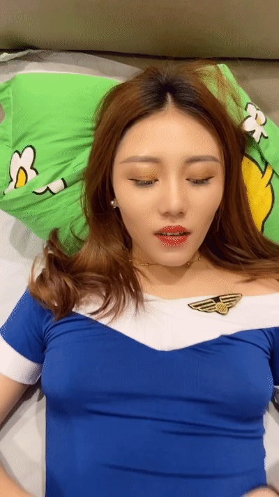 禦姐穿黑絲是真養眼。 男：爽不爽，自己摸奶，啊啊 內射啦，別動別動 女：爽，啊啊啊哦哦