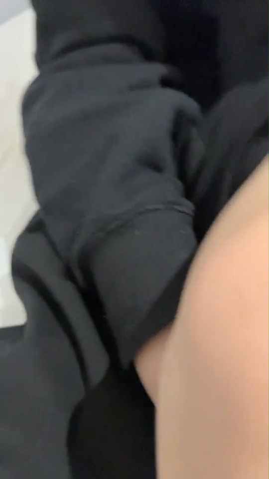 狗子探花，21歲大學生，下海賺快錢，D罩杯美乳，堅挺白嫩，后入特寫菊花和鮑魚