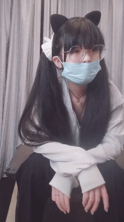 你的專屬小女友，雙馬尾超級嫩小蘿莉 ，白絲襪翹起屁股待操，第一視角後入蜜桃臀