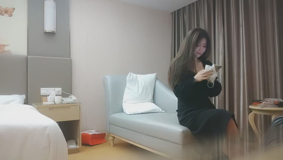 乾淨利速，神似張靚穎，175cm兼職車模女神， 主動無套啪啪，最佳性愛拍檔激情如火