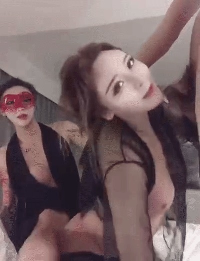 閨蜜艹完美伊接著艹直男：媽媽射吧我太難受呀 呜快射吧我受不了啦，高潮了高潮啦！ 直男這波美妙呀！