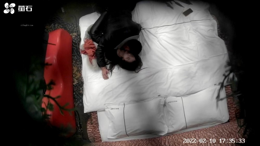 【螢石雲】2.10偷拍開開心心去開房的男女朋友，舒舒服服激情啪啪