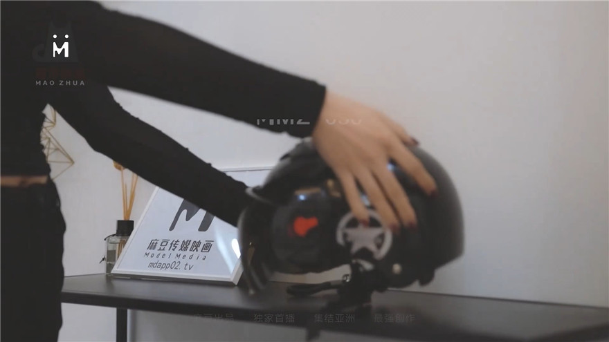 [B820] 貓爪傳媒 MMZ-036 摩托女孩 公路的豔遇 床上的激狂