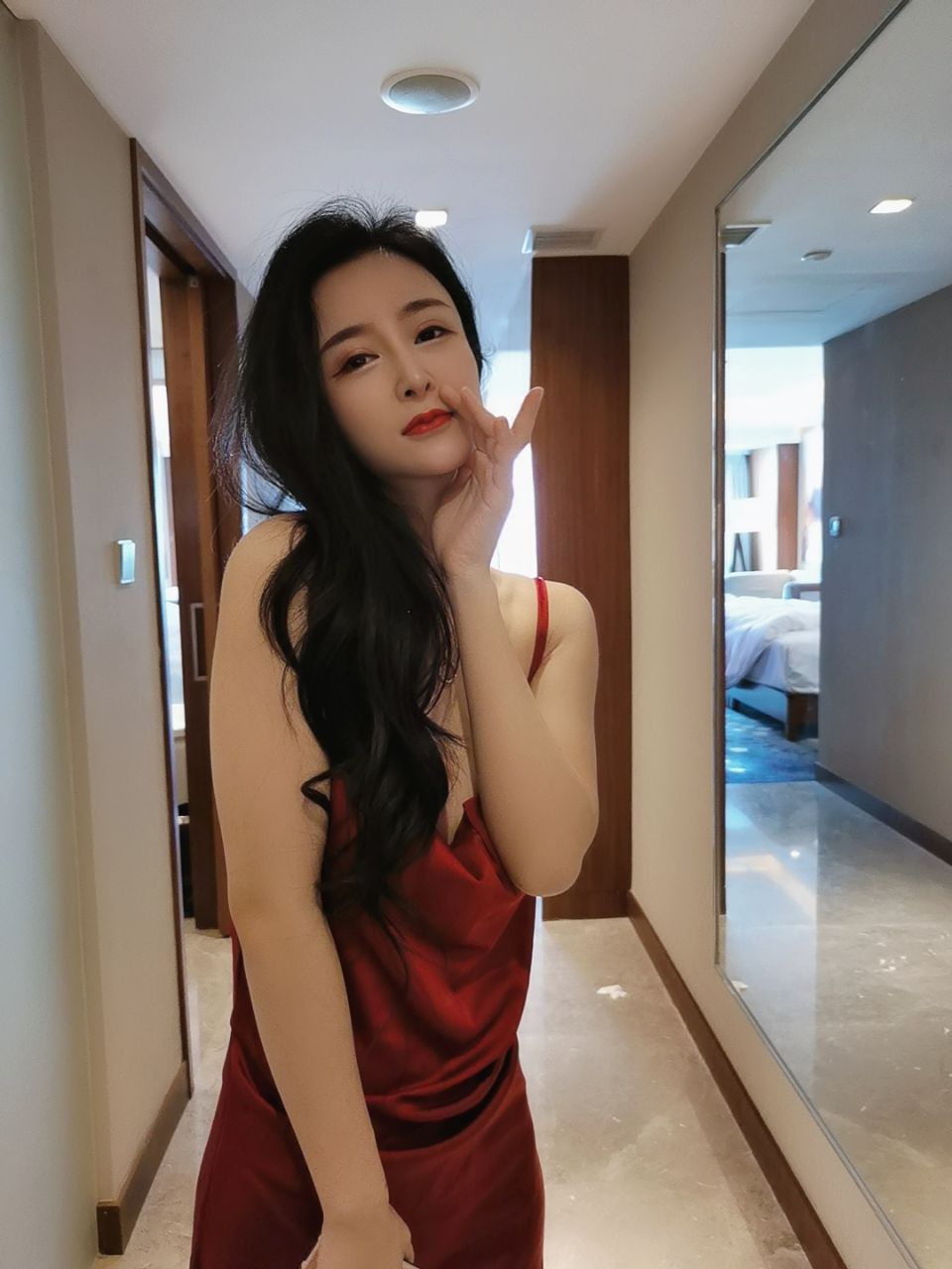 國內高顏值S級身材禦姐網紅美女性感火辣妖嬈兼職模特被有錢老闆包養愛自拍各種啪啪視頻