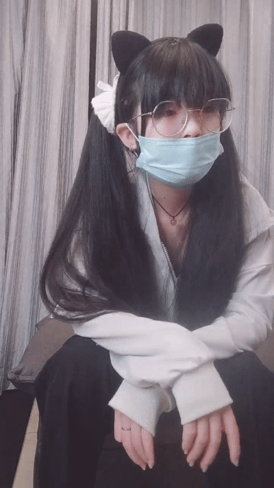 你的專屬小女友，雙馬尾超級嫩小蘿莉，美臀長腿拔掉褲子一頓捏，白絲襪翹起屁股待操，第一視角後入蜜桃臀【MP4/975MB】
