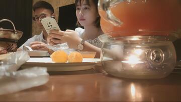【AI高清2K修復】良家夫妻交換吃飯聊天做遊戲調情今夜嬌小美女貌美如花刺激勁爆收藏佳作