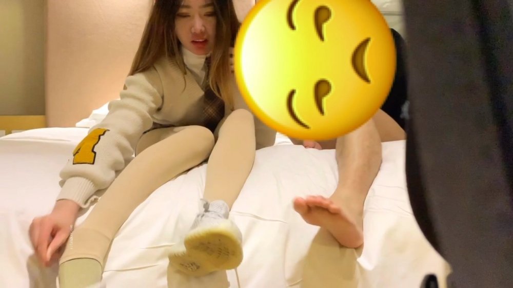 《強烈⭐推薦》推特大神BRO約會聲音甜美呻吟聲稚嫩的漂亮學生妹哭腔嗲叫聽的J8都硬了強行內射妹子不停說不要不要