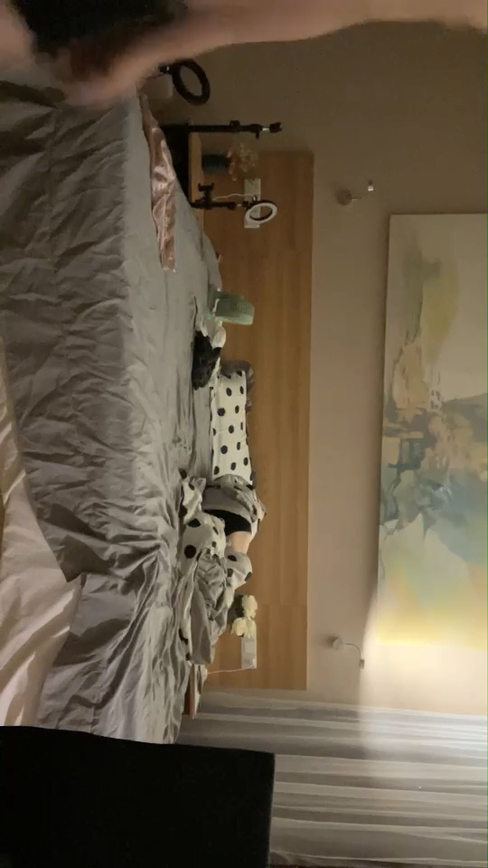 雙飛群P名場面，重金約兩個週邊美女，都是年輕貌美身材好， 兩個人輪流狂幹