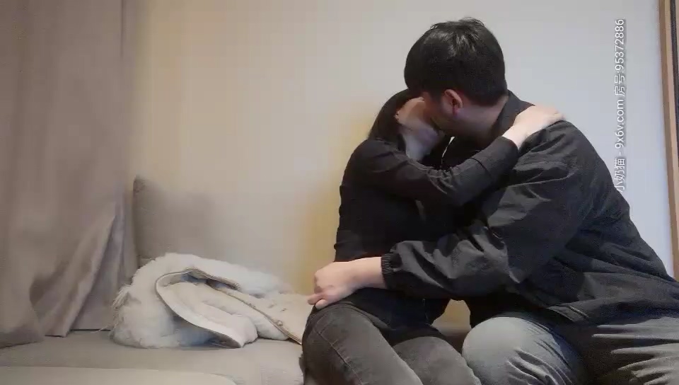 小寶尋花約了個肉肉身材長相甜美黑衣萌妹啪啪，坐在身上舌吻調情口交摸逼抽插猛操.