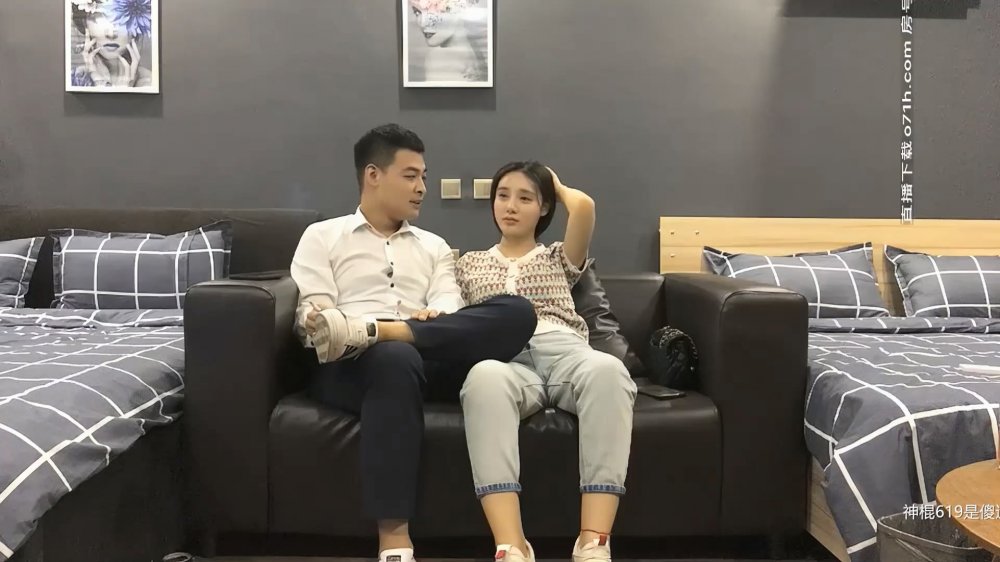 【AI高清畫質2K修復】2020.8.22【男爵全國精品探花】極品女神再返場，清純乖巧，近距離清晰看小穴被抽查