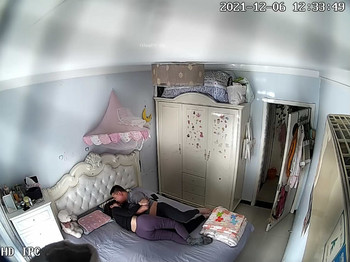 居家攝像頭駭客破解拍攝到的喜歡中午做愛的夫妻啪啪過性生活 互舔互插愛撫爽的欲仙欲死 露臉高清