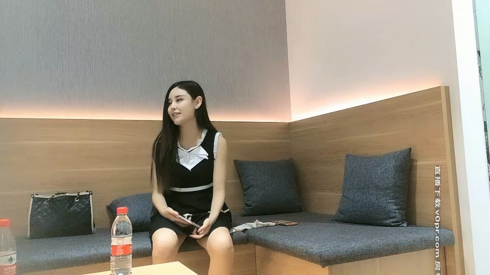 午夜尋花約啪整容臉週邊美女，性格很好，各種姿勢很配合