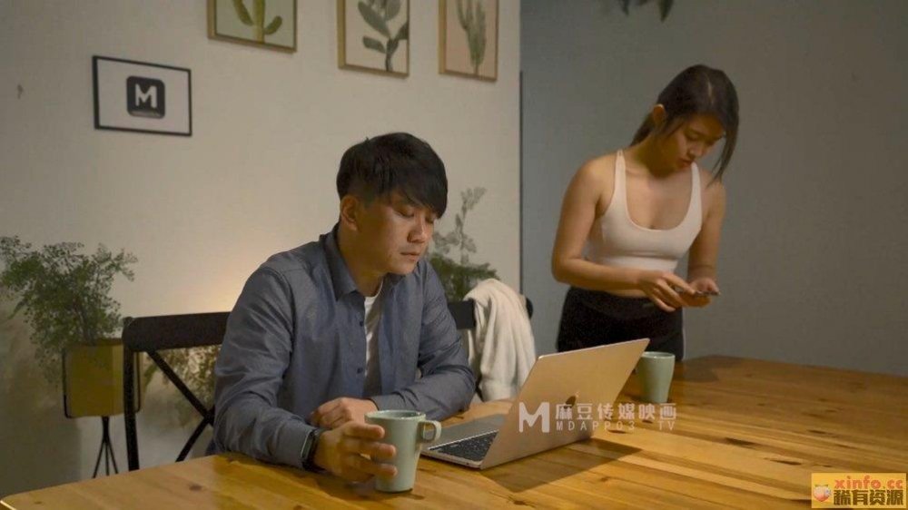 MD-0224【丈夫的綠帽嗜欲】 看著妻子被陌生肉棒玩弄 梁芸菲