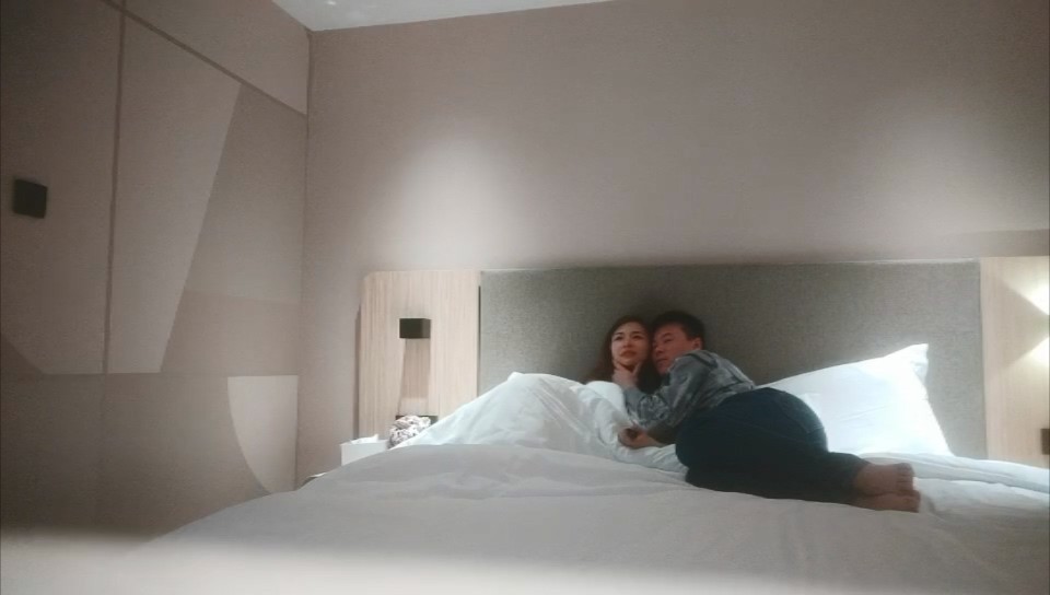 [MP4/499MB] 兄弟連探花約了個顏值不錯的週邊女，旗袍裝給大哥口交大雞巴，主動上位抽插叫的好騷