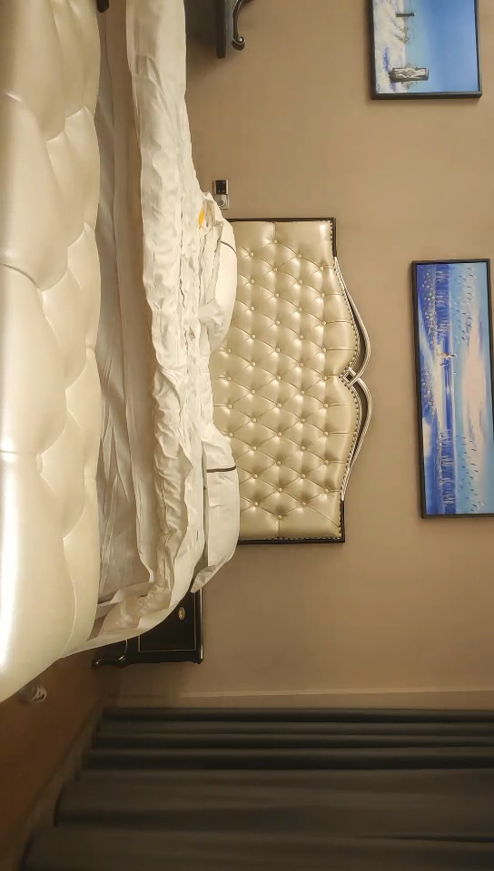 我有一台拖拉機，眼鏡知性人妻，粉絲強烈要求加鐘，穿上的衣服再脫下來，沙發近景激戰，蕩婦暴插