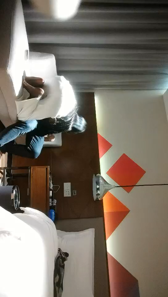 小智尋花，3000網約週邊嫩妹，身材苗條，蜂腰翹臀小蕩婦 精彩香艷擼管佳作