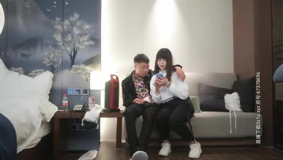 【黃先生探花】再約苗條白衣妹子椅子扣逼TP啪啪，床上情趣裝近距離口交猛操呻吟搞了兩炮