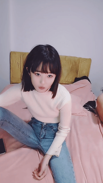 [MP4/1249MB] 3月份下海身材最高妹子【18歲妹子竟有180CM裸高】逆天大長腿 被頭套男爆操