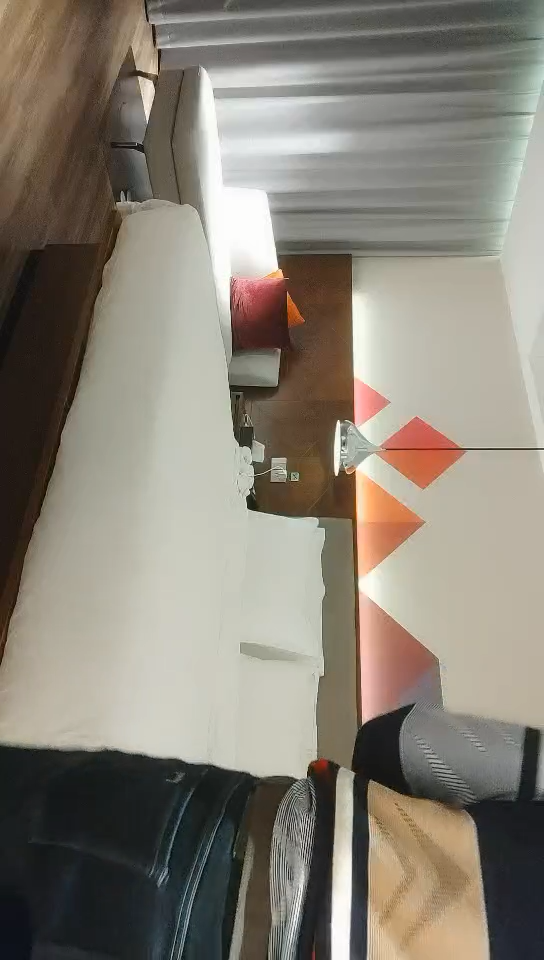 小智尋花，今晚學生妹，年齡19歲，逼粉嫩粉嫩，門票00，後期人氣上來就搞週邊
